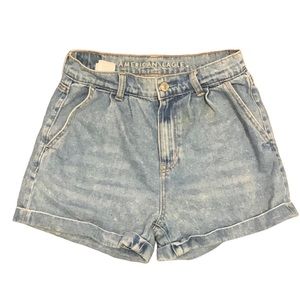 AMERICAN EAGLE OUTFITTERS DENIM JEAN SHORTS PLEATS HIGH RISE LIGHT WASH BAGGY